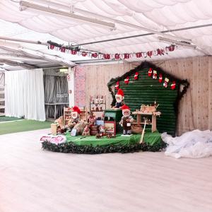 Zwerge im Gartencenter